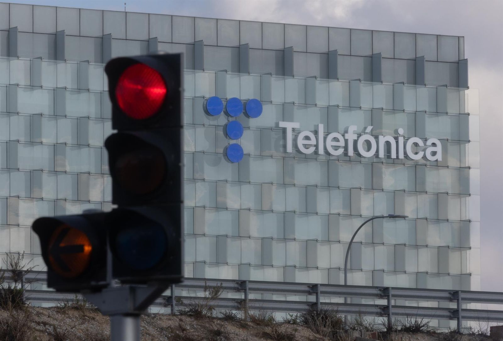 Fachada de la sede de Telefónica, en Madrid (España) - Eduardo Parra - Europa Press