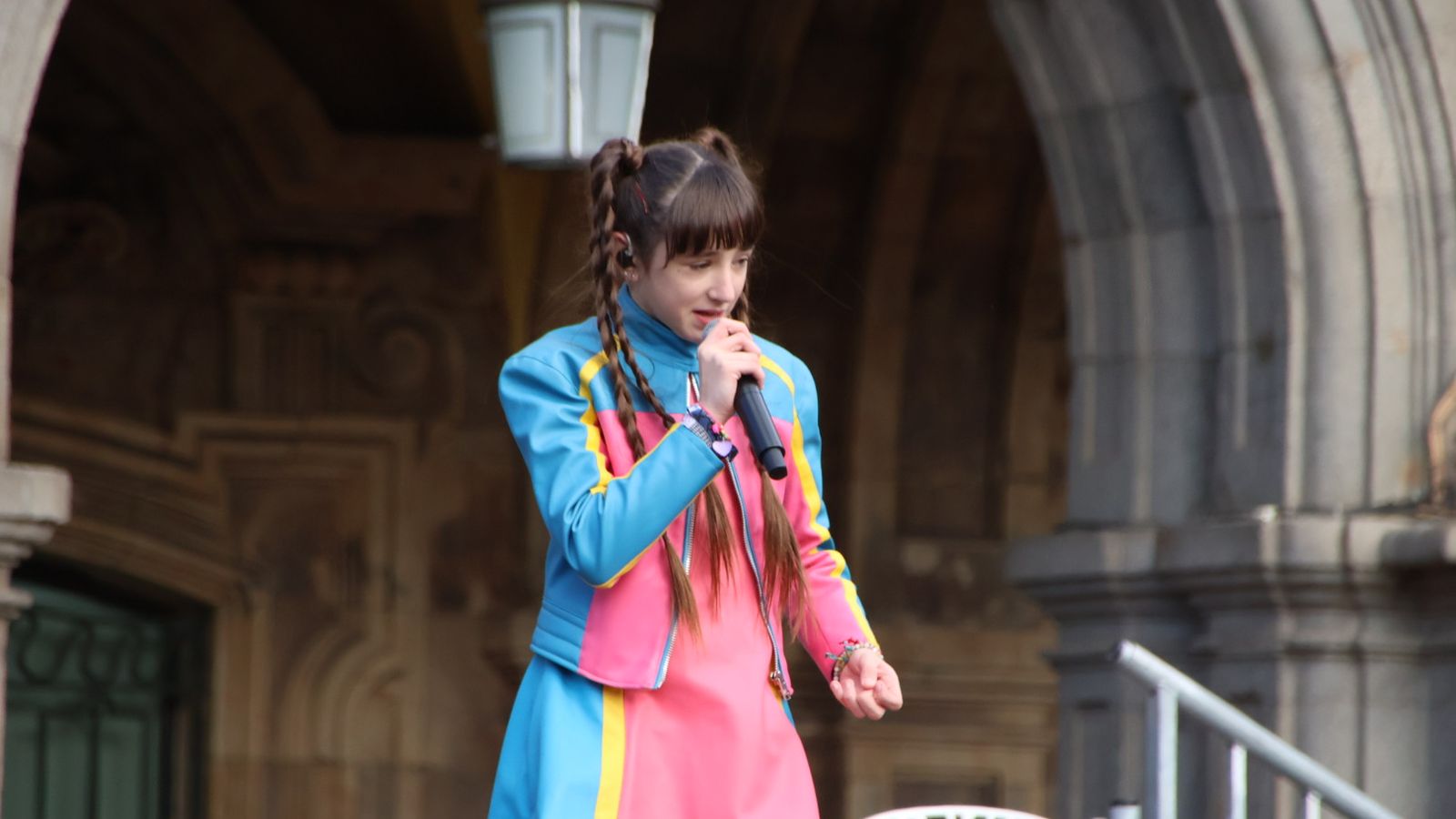 El alcalde de Salamanca, Carlos García Carbayo, recibe a sus Majestades los Reyes Magos y Concierto de Chloe DelaRosa en la Plaza Mayor