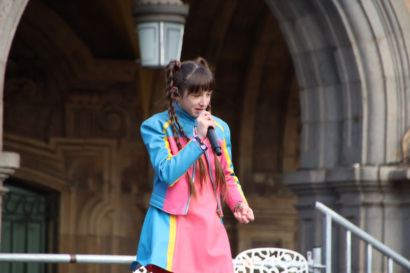 El alcalde de Salamanca, Carlos García Carbayo, recibe a sus Majestades los Reyes Magos y Concierto de Chloe DelaRosa en la Plaza Mayor