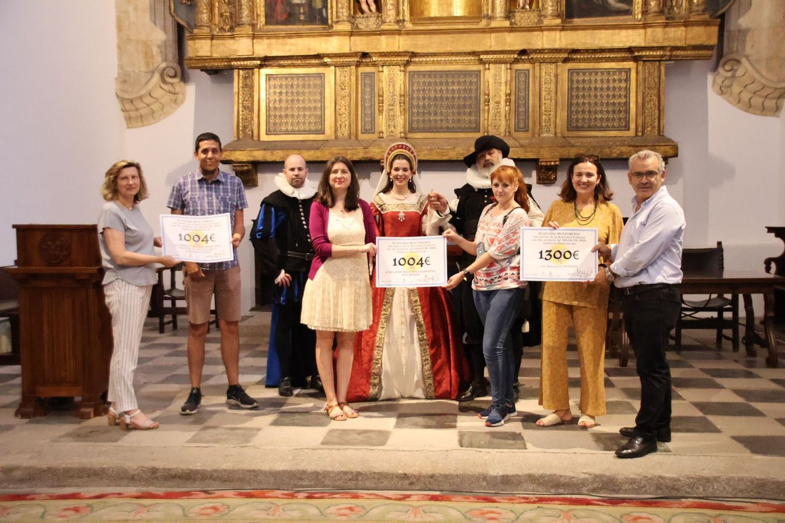 Miryam Rodríguez, y de Salud Pública, María de la Vega Villar, asisten a la entrega a asociaciones de la recaudación en los eventos solidarios del Festival Siglo de Oro