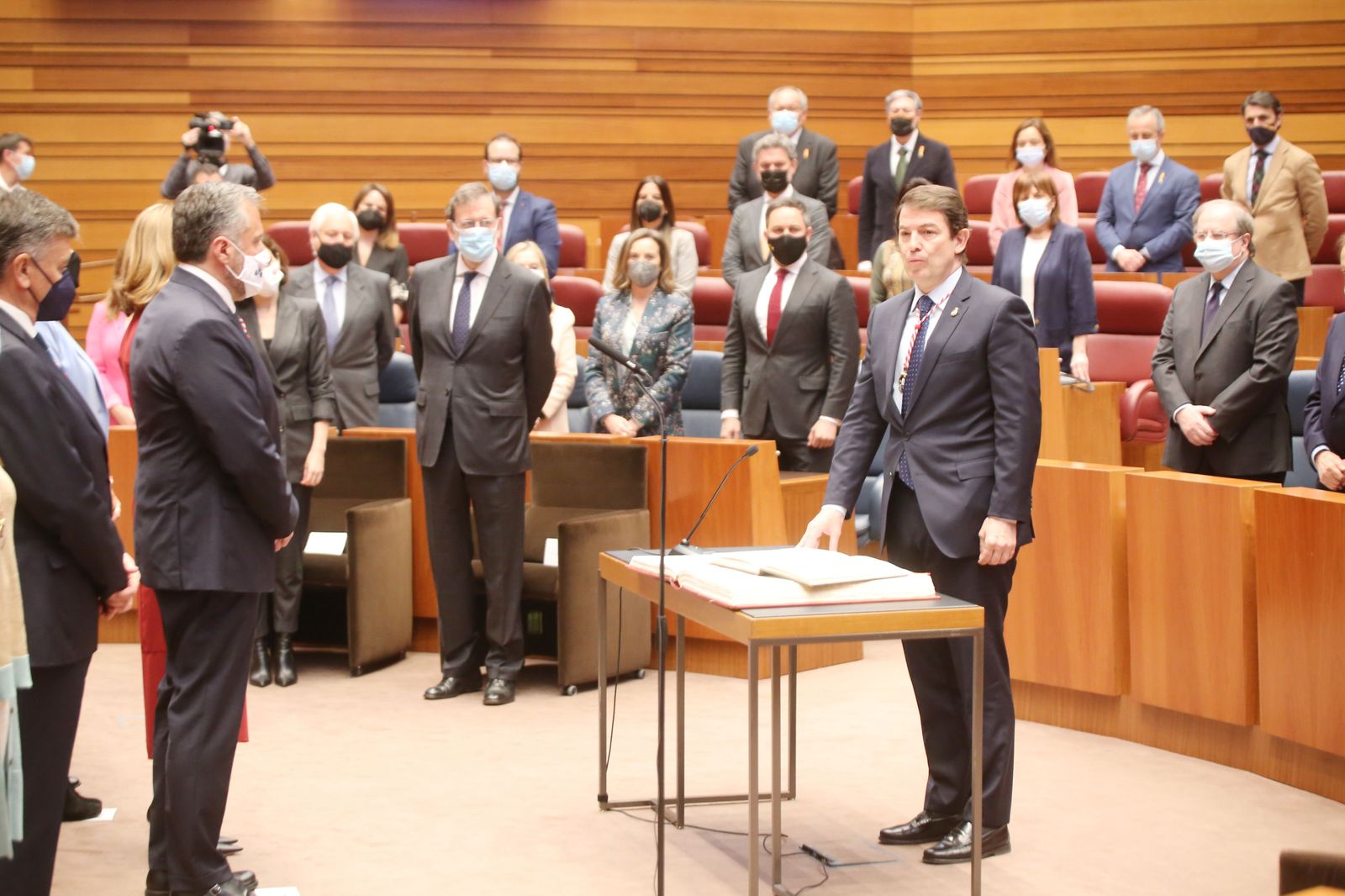 alfonso-fernandez-manueco-toma-posesion-como-presidente-de-la-junta-de-castilla-y-leon-7