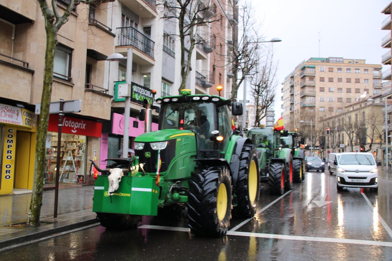 En imágenes la marcha con tractores y vehículos de campo en Salamanca en protesta contra Mercosur