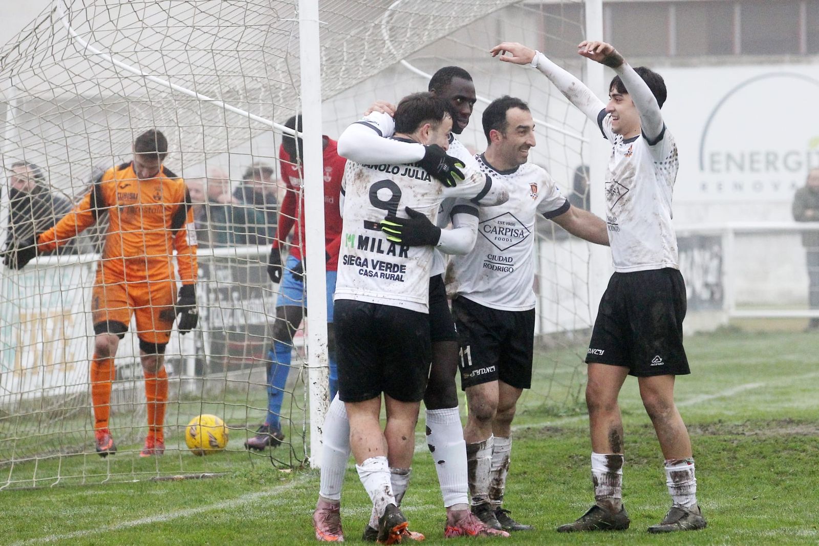 El Ciudad Rodrigo celebra un gol de Diatta