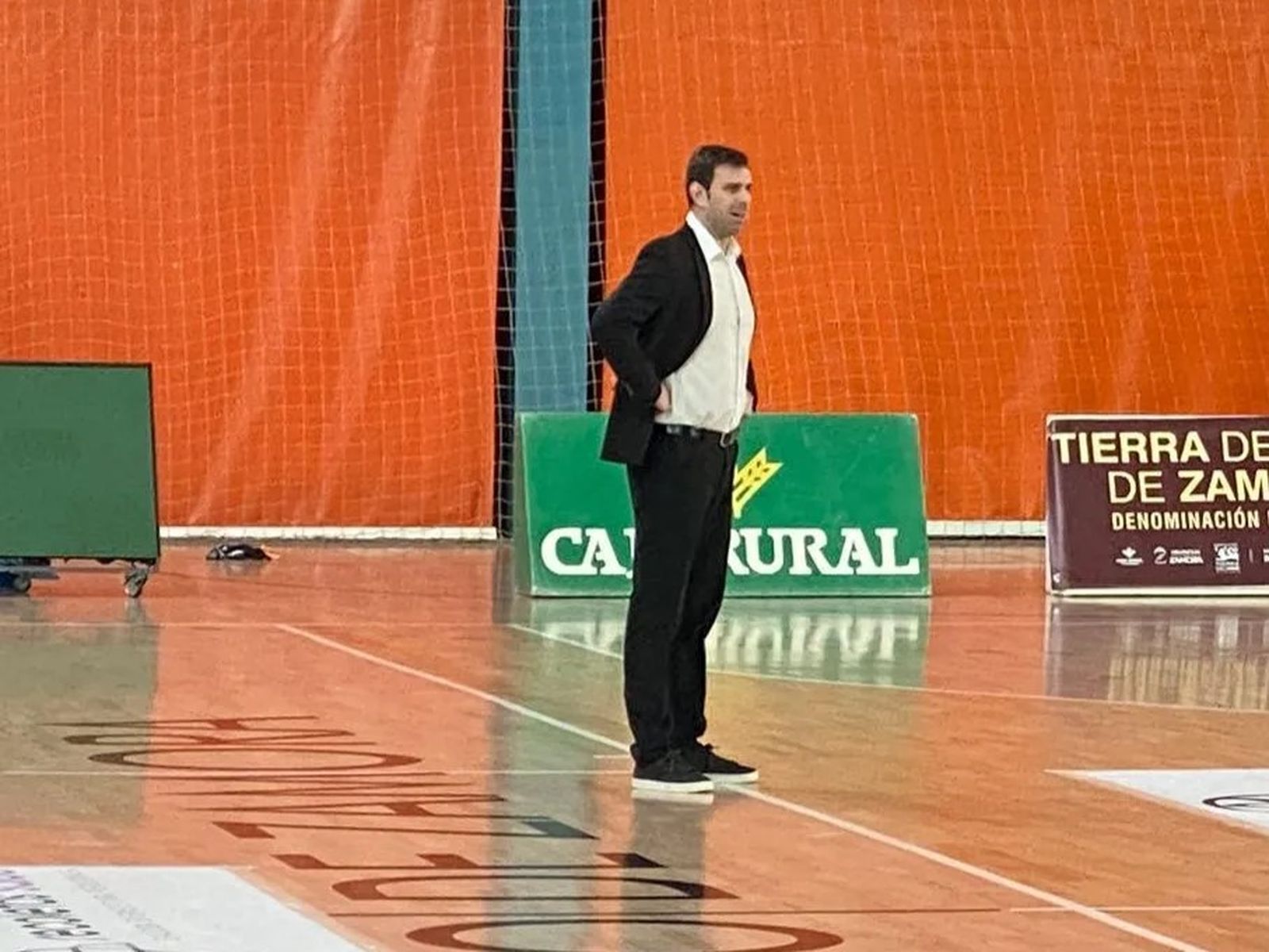 Raúl Pérez en el partido contra Paterna en el Ángel Nieto