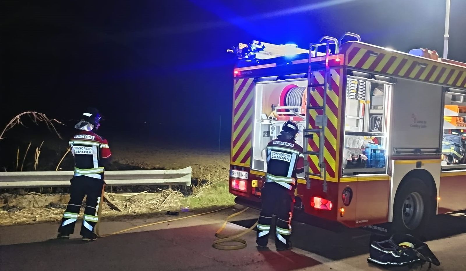 Bomberos del Consorcio de Zamora en el lugar de los hechos