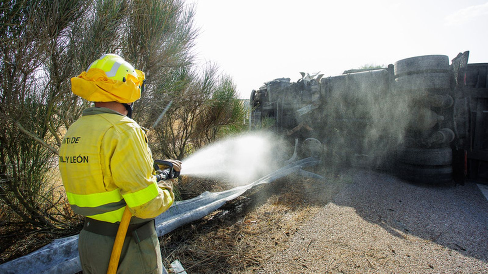 Cortada la A 62 por la salida de vía de un camión a la altura del polígono Las Viñas en Ciudad Rodrigo