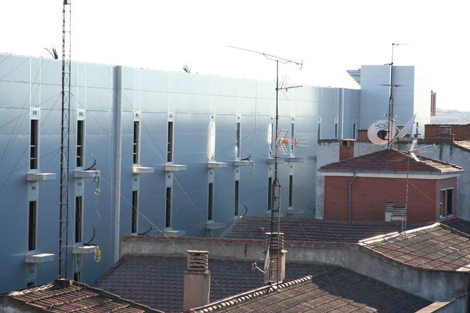 Foto muro vecinos Corona Sol