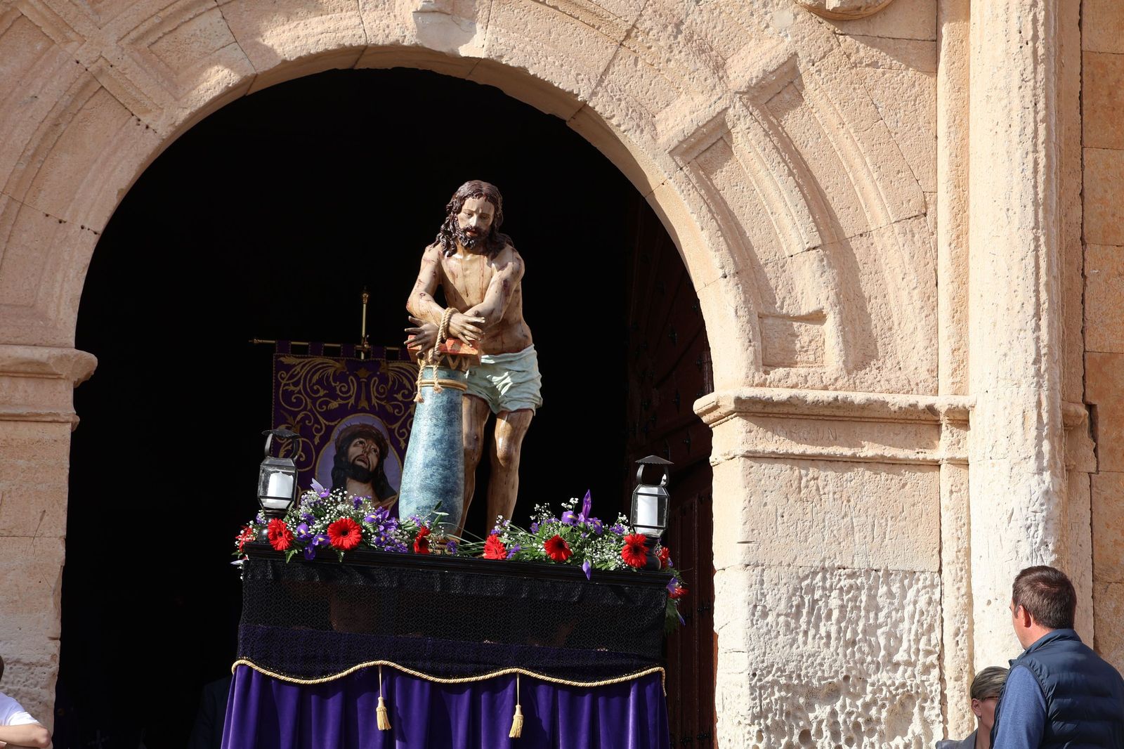 Revive las imágenes de la procesión del Santo Entierro en Fuentesaúco