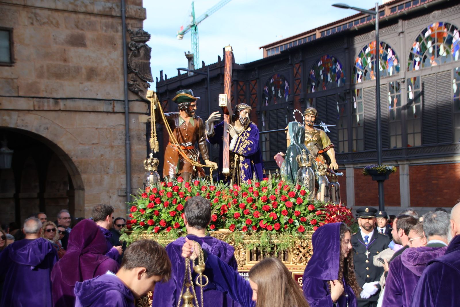 La procesión del Nazareno deslumbra a Salamanca como muestra de historia y devoción tras años suspendiéndose
