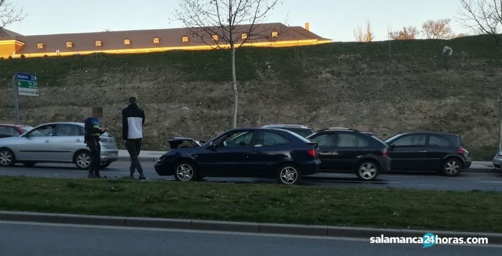 Choque sin heridos en Avenida Reina Berenguela 1