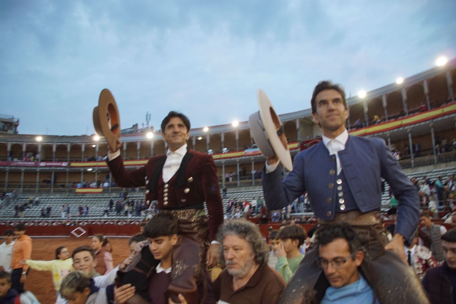 ambiente-en-el-patio-de-cuadrillas-de-la-glorieta-para-ver-a-sergio-galan-diego-ventura-y-guillermo-hermoso-de-mendoza-21-de-septiembre-de-2024-fotos-juanes-4