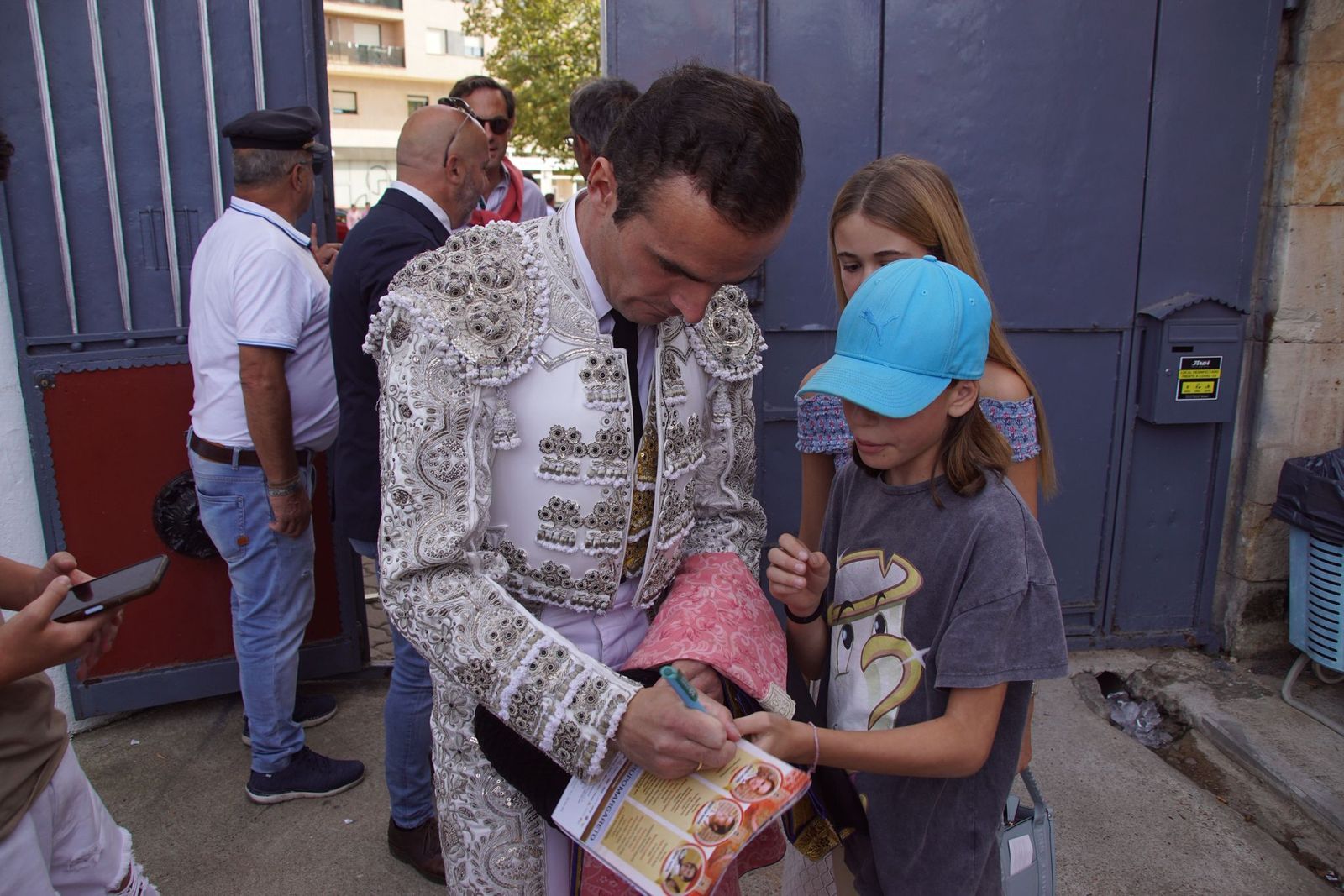 Así se ha vivido la primera corrida de la feria 2025 en La Glorieta: imágenes del ambiente en los tendidos y en el patio de cuadrillas