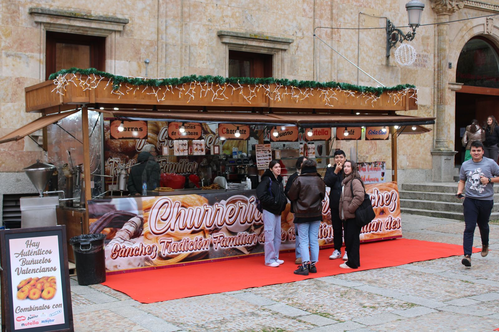 Mercado navideño en la plaza de Anaya