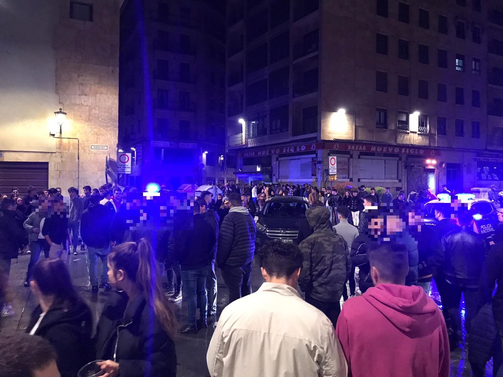 Intervención de Policía Nacional en la pelea multitudinaria de la calle Correhuela