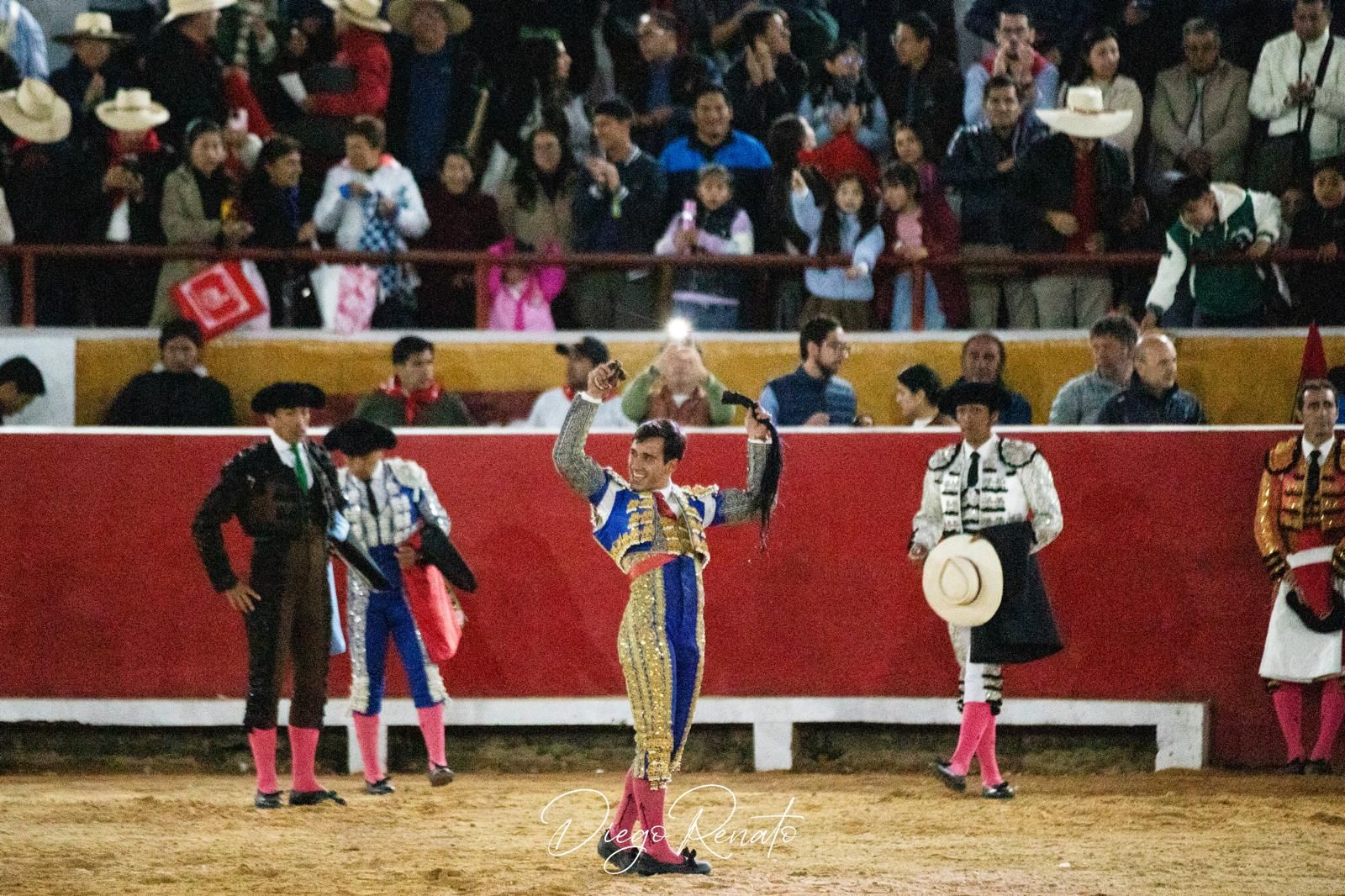Trofeos simbólicos del indulto de Perla Negra por Ismael Martín en Cutervo
