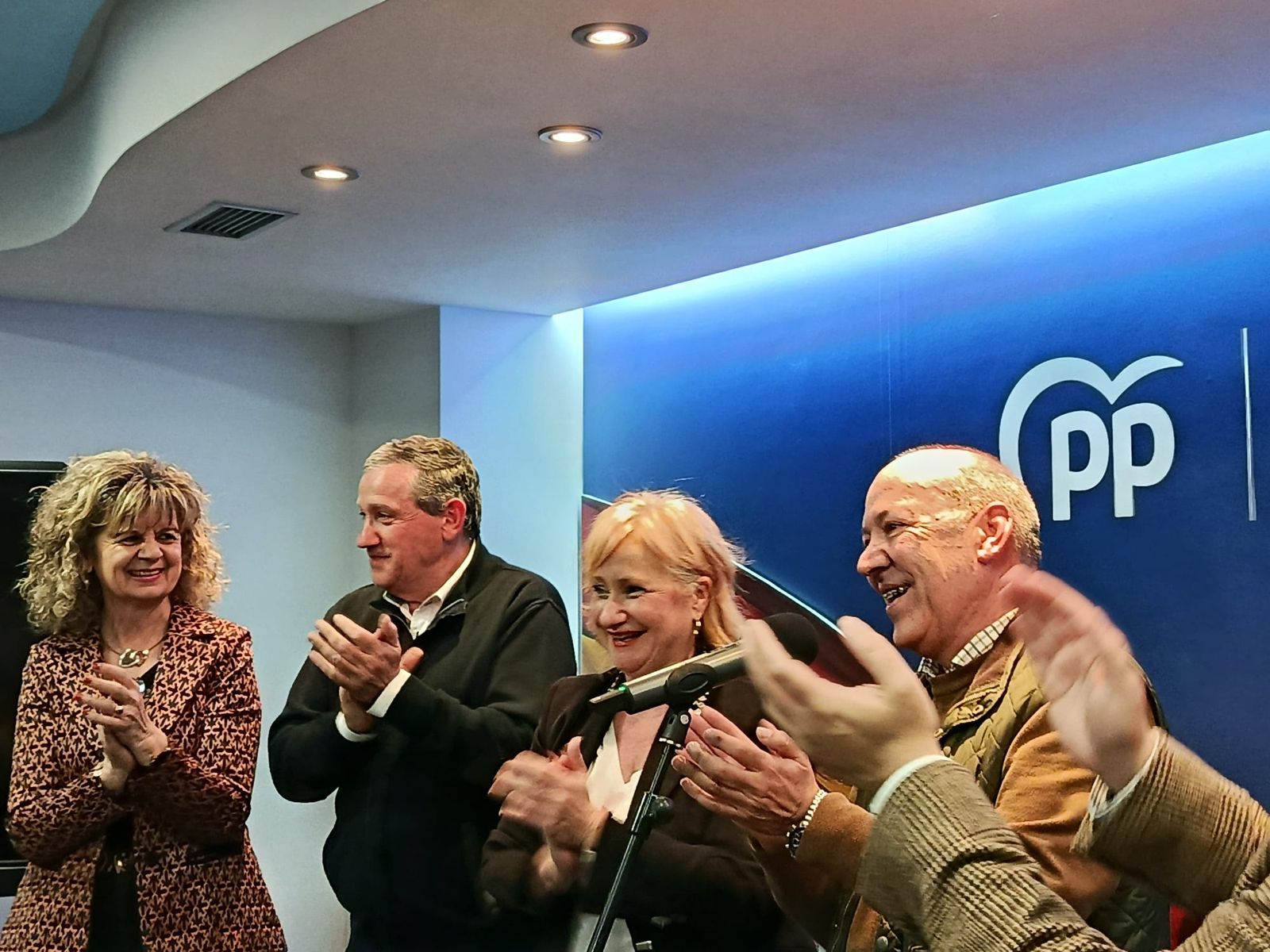 GALERÍA | Noche electoral en la sede del PP en Zamora