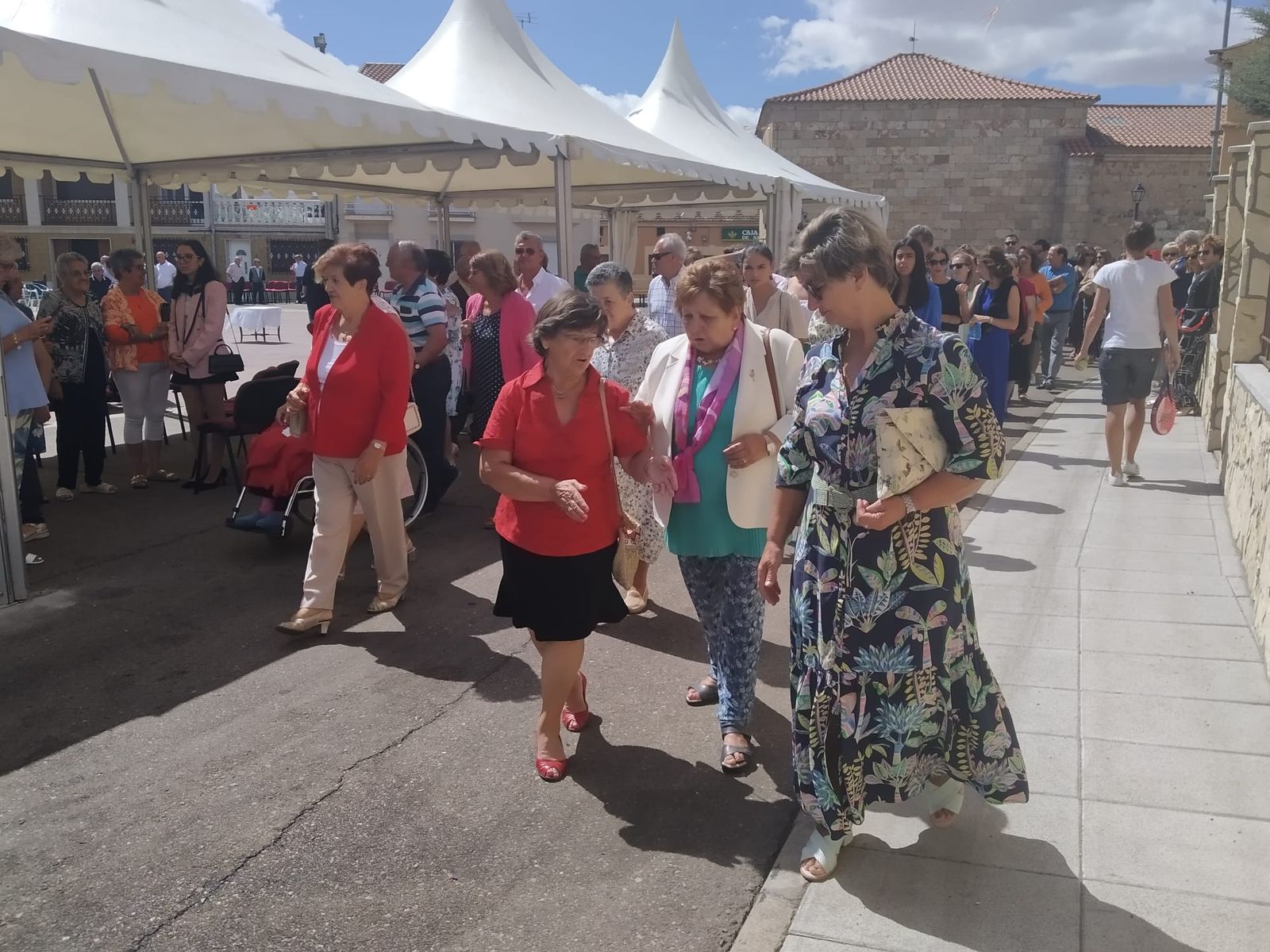 procesion-por-las-fiestas-patronales-en-valdelosa-14