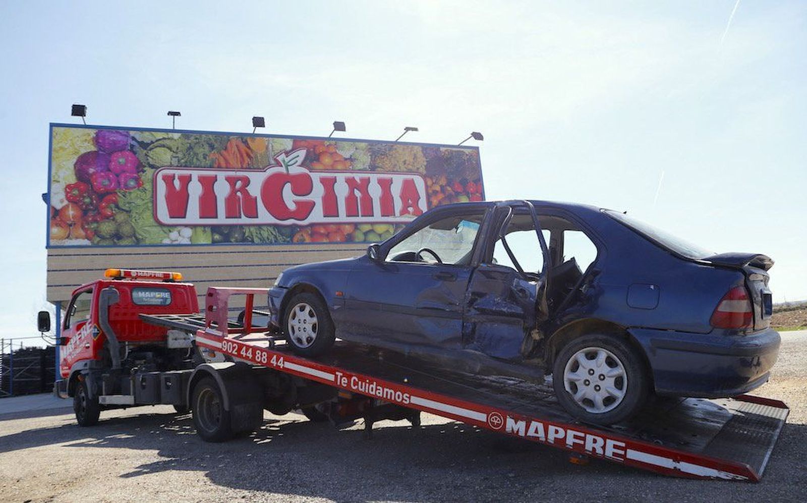 Un varón de 74 años es excarcelado de su vehículo tras un aparatoso accidente en Villaralbo