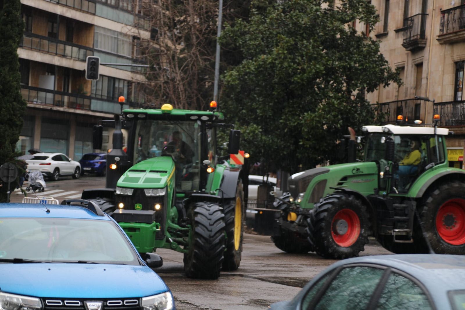 En imágenes la marcha con tractores y vehículos de campo en Salamanca en protesta contra Mercosur