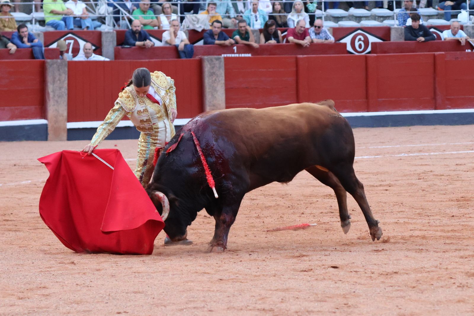 La Glorieta revive el aroma de la feria taurina con el primer festejo: Lea Vicens, Raquel Martín y Olga Casado