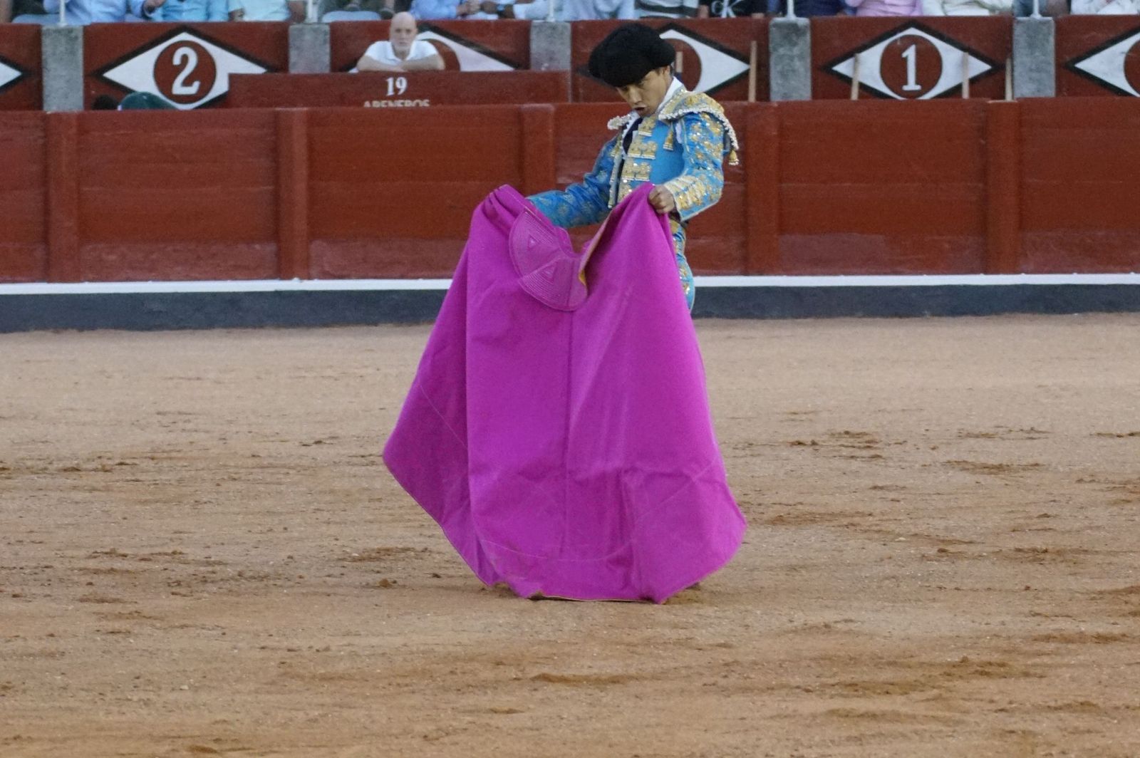 Clase práctica con alumnos de la Escuela de Tauromaquia de Salamanca (Diego Mateos, Noel García y Álvaro Rojo con erales de Esteban Isidro)