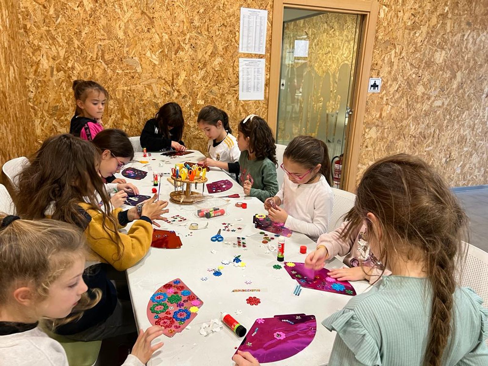 taller-manualidades-carnavalescas-ciudad-de-los-ninos-1