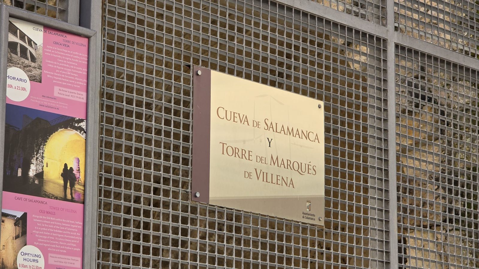 Entrada al entorno de la Cueva de Salamanca