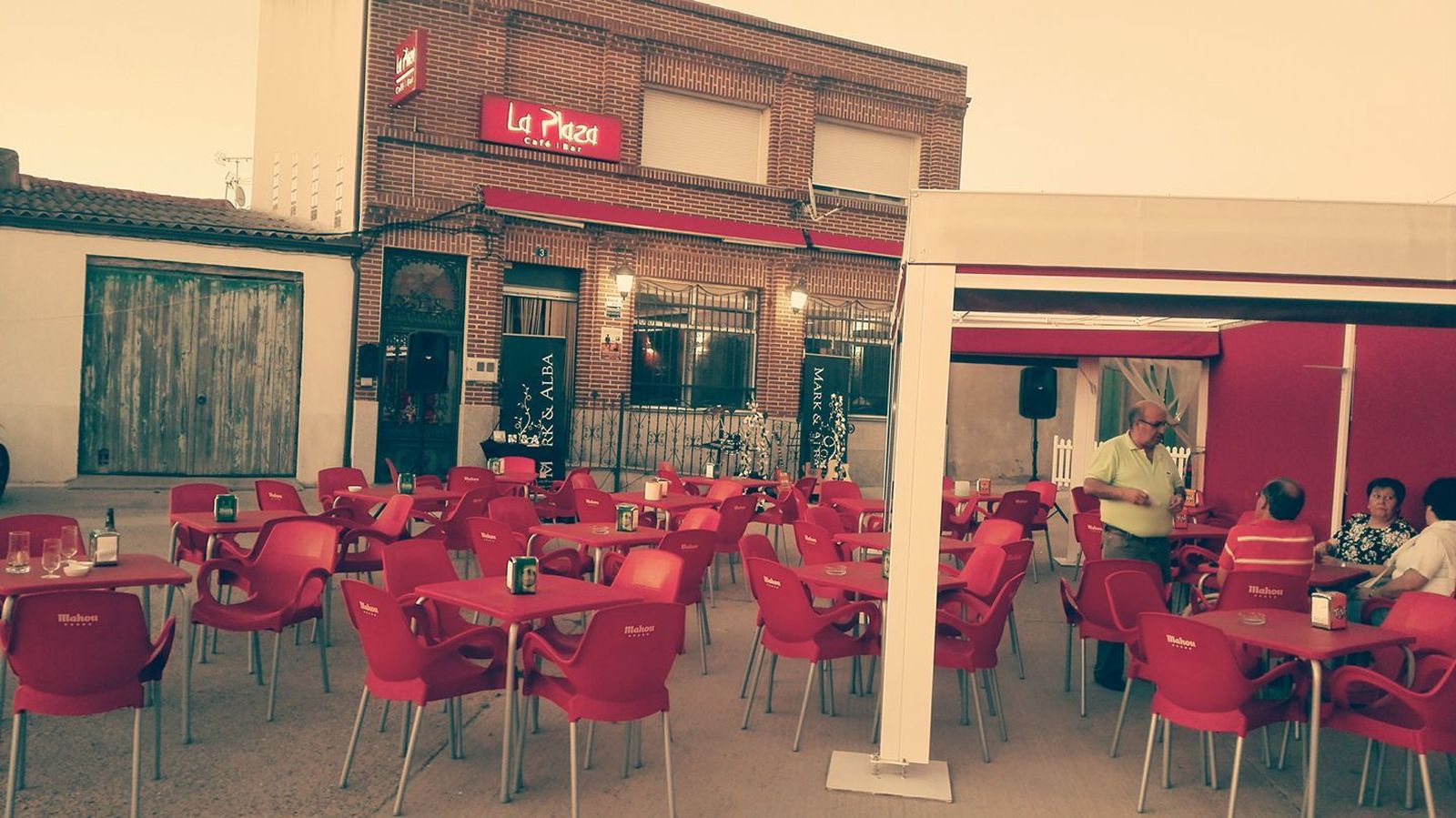 Bar La Plaza. Benegiles. Facebook