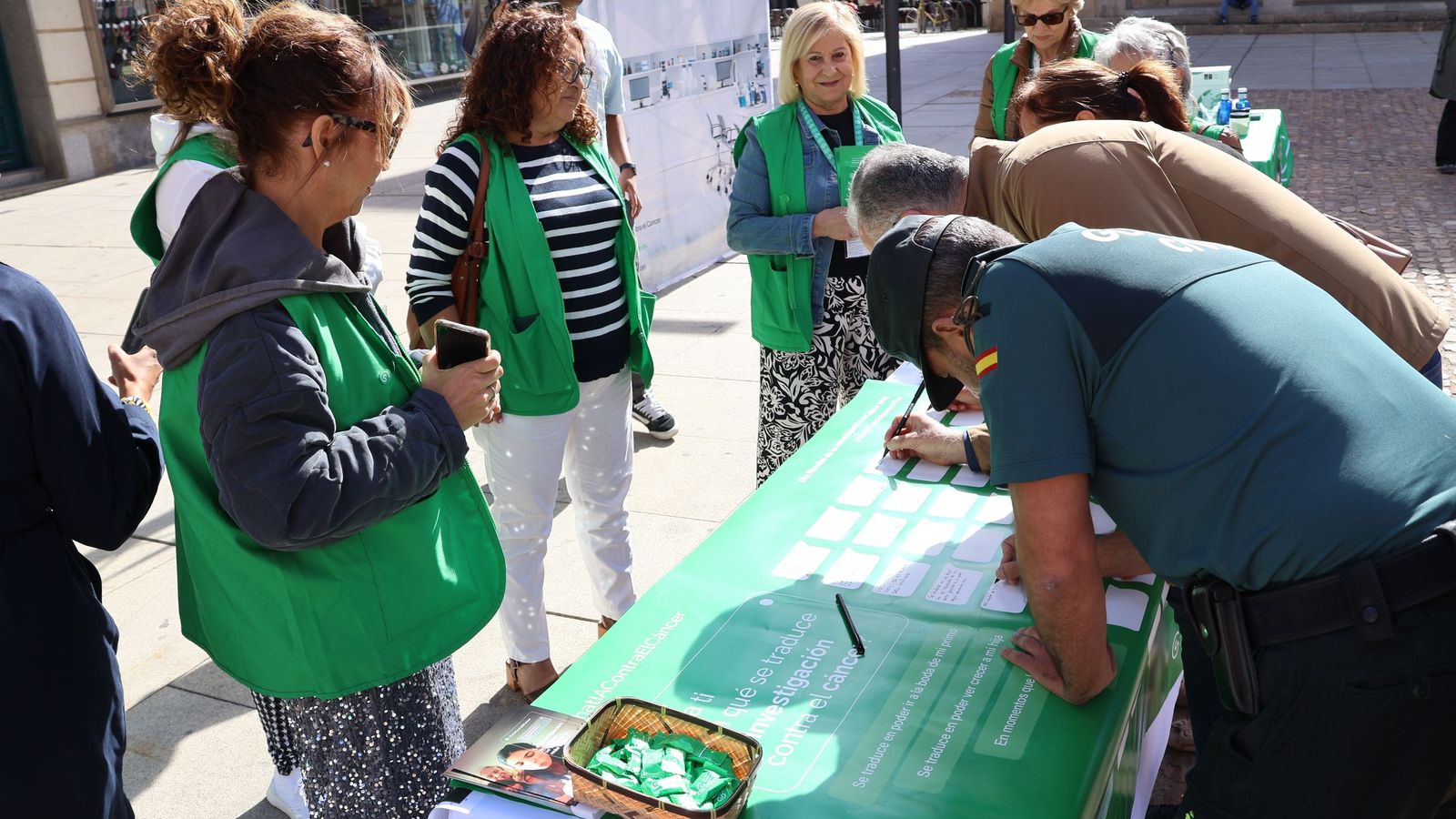 'Qué es la investigación para tí'. Mural AECC Zamora