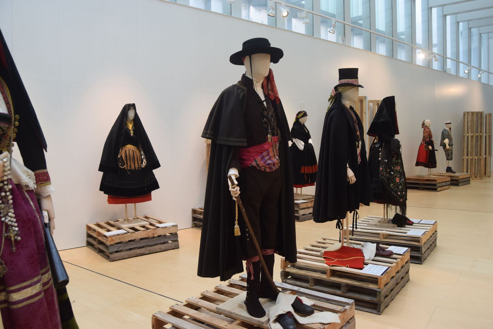 exposicion-de-trajes-regionales-grande-halago-15