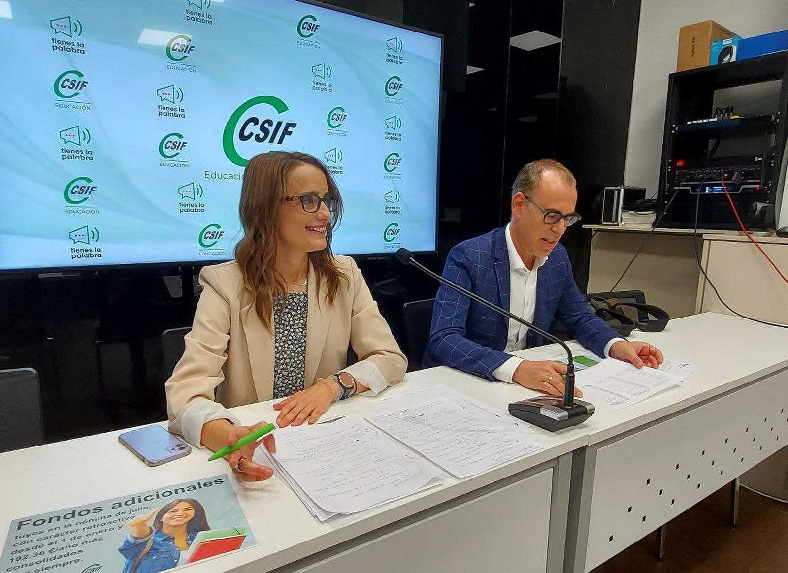 Isabel Madruga, presidenta del sector de Educación CSIF Castilla y León; y Mariano González, responsable de negociación del sector.