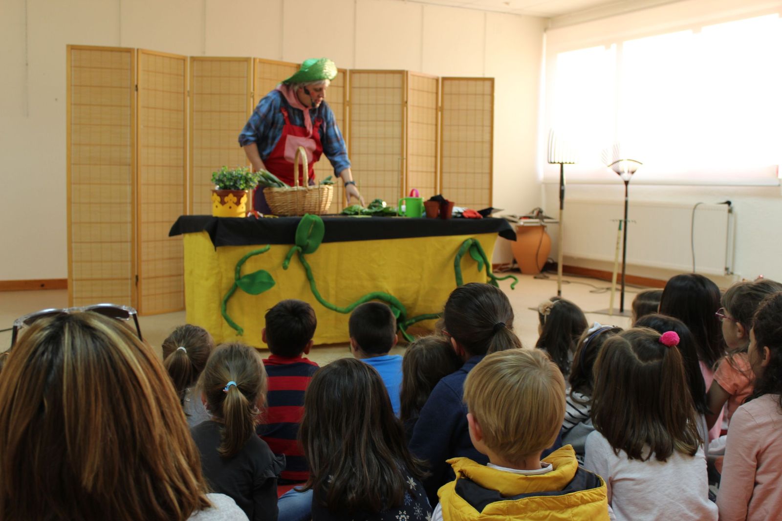 Sesión de cuentacuentos en Cabrerizos con Kamaru Teatro