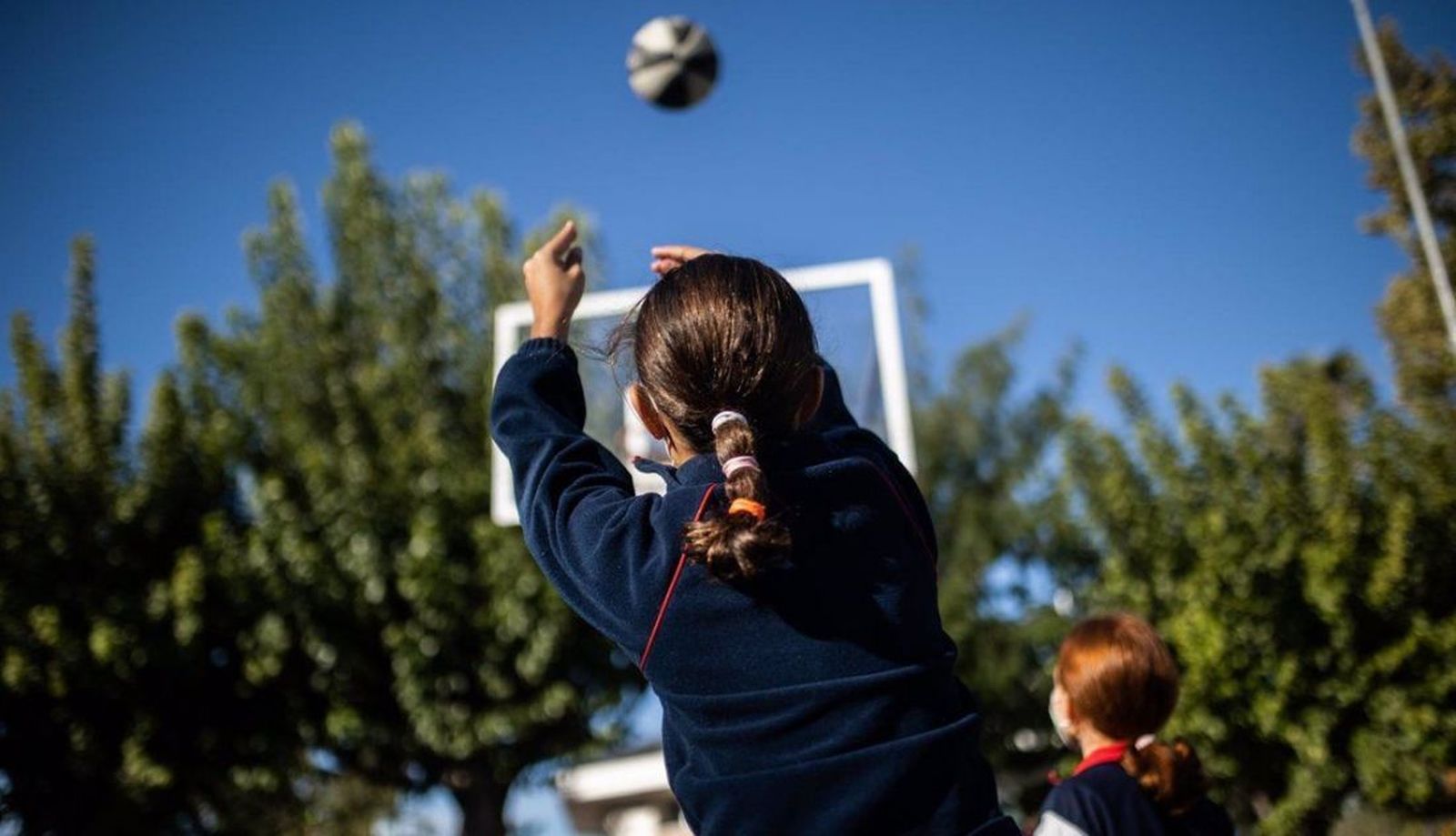 Niños en el patio del colegio. FOTO EP
