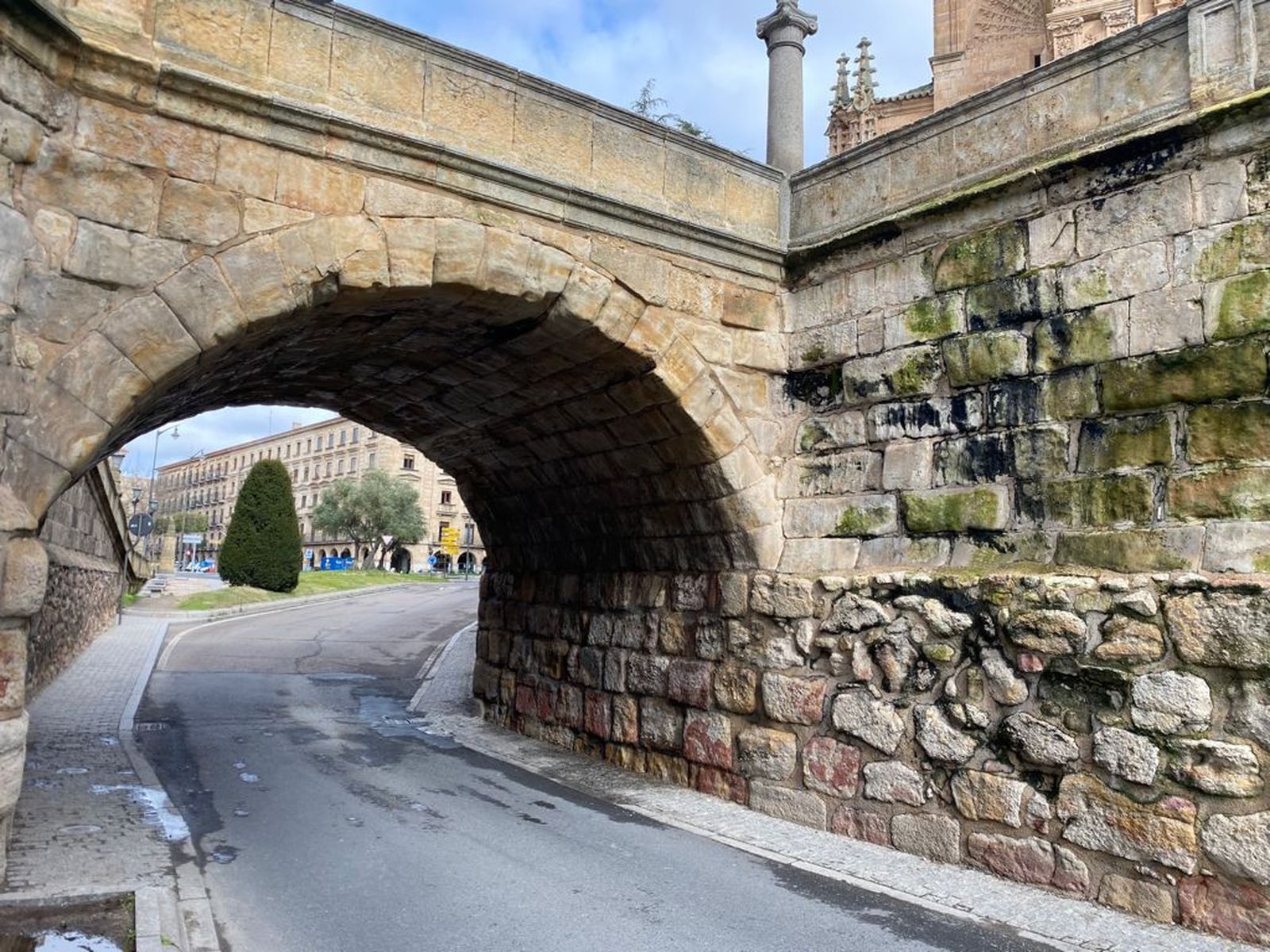 Humedades en el puente del Soto | Foto: PSOE