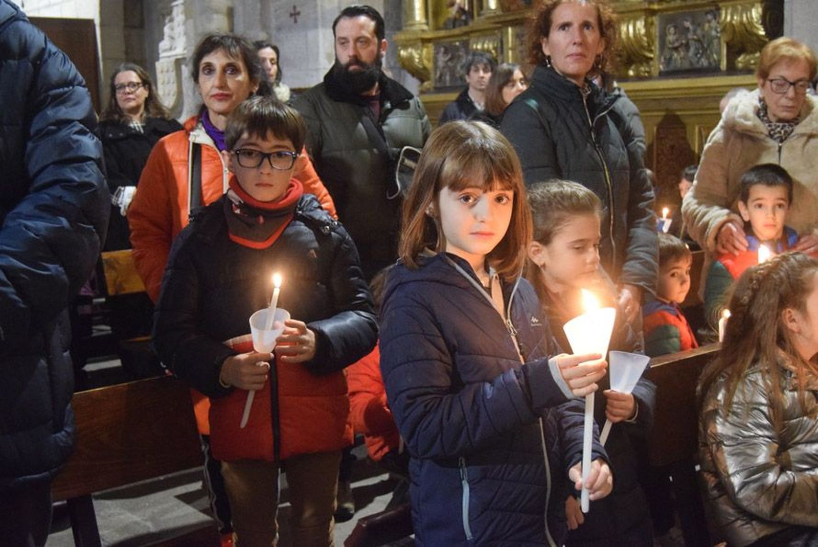las-candelas-vuelven-a-unir-la-iglesia-de-san-juan-con-la-de-san-vicente-26