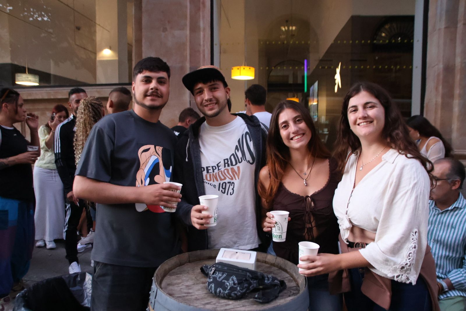 Ambiente de las casetas el  jueves por la tarde noche
