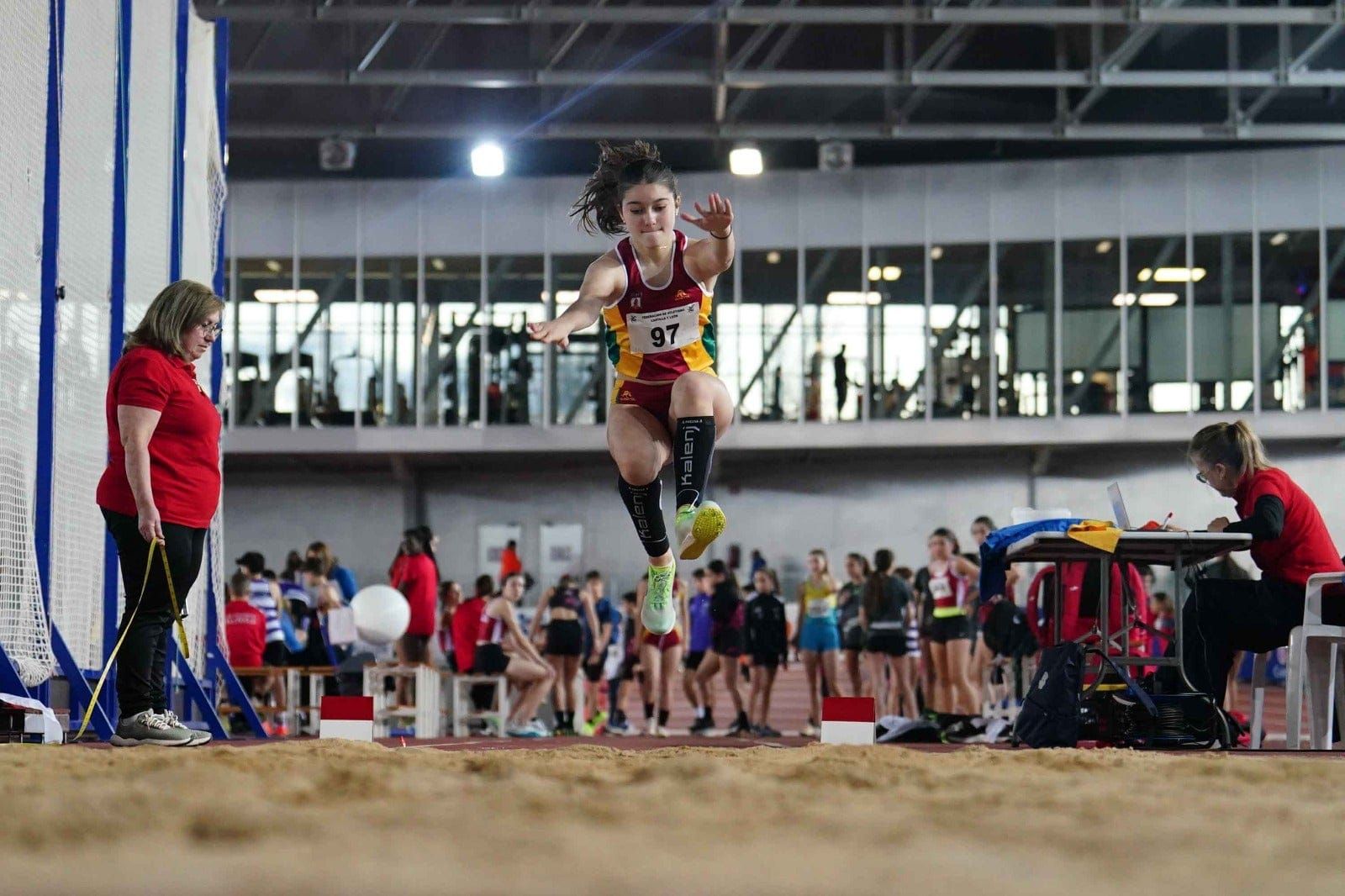 Carla Domínguez Membibre en un momento de su salto