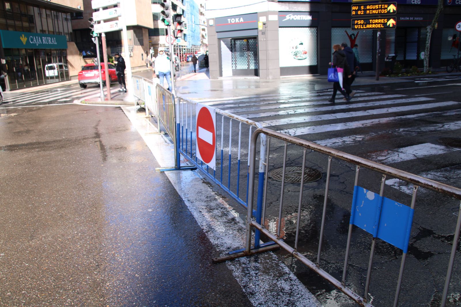Cortes de tráfico en la avenida de Torres Villarroel por obras de asfaltado (2)