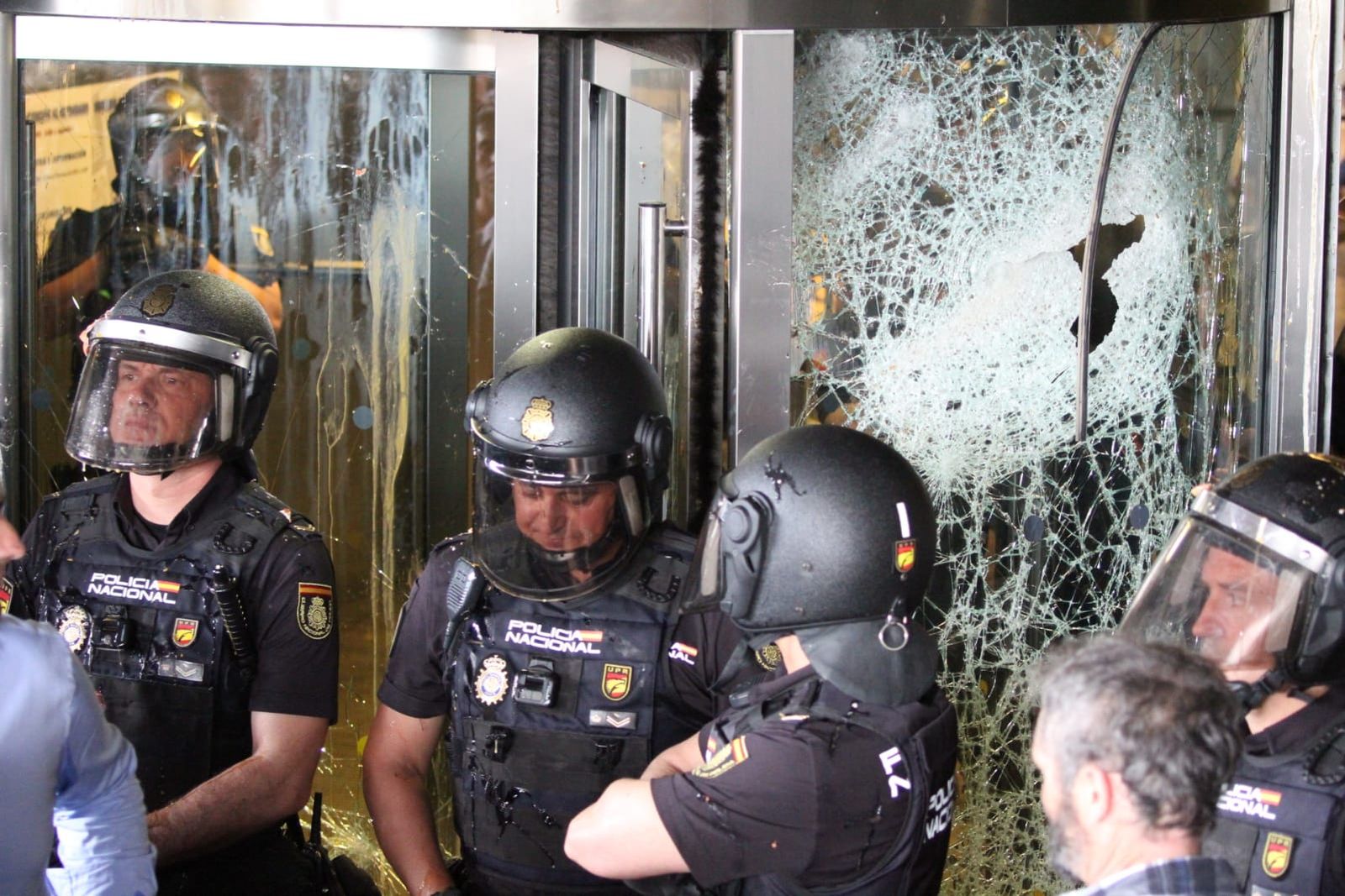 Protestas de los ganaderos frente a la Delegación Territorial de la Junta de Castilla en León en Salamanca