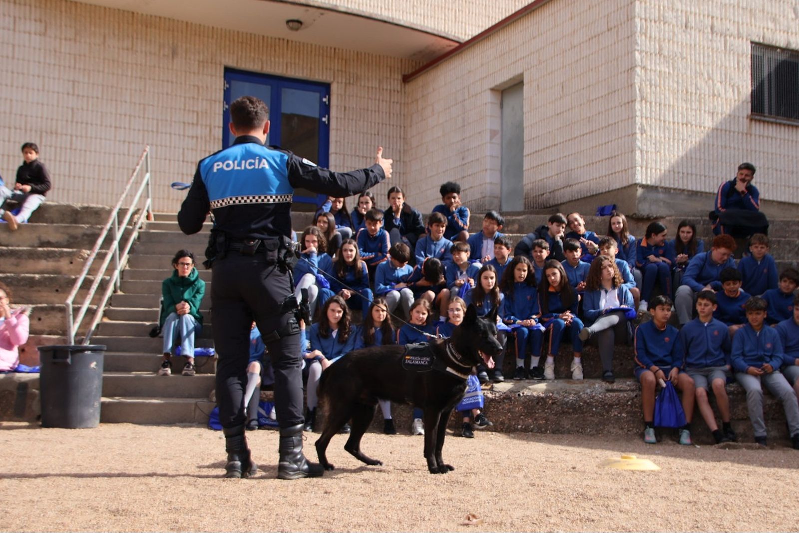Reportaje perros Policía Local "semillas de conciencia"