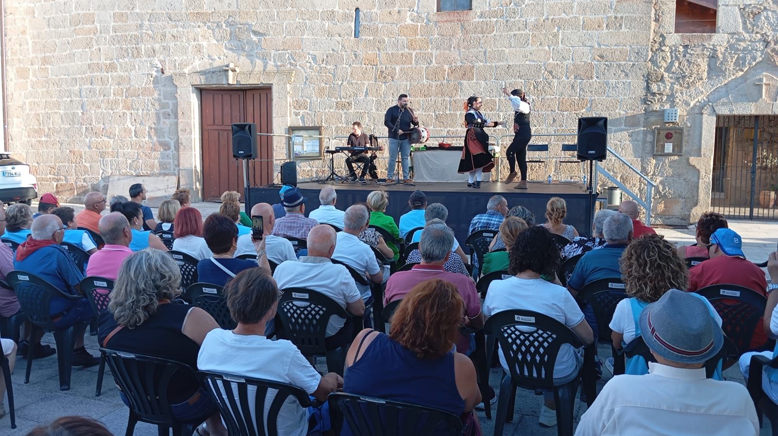 Fermoselle se rinde ante el talento de Luis Antonio Pedraza y su espectáculo folclórico.