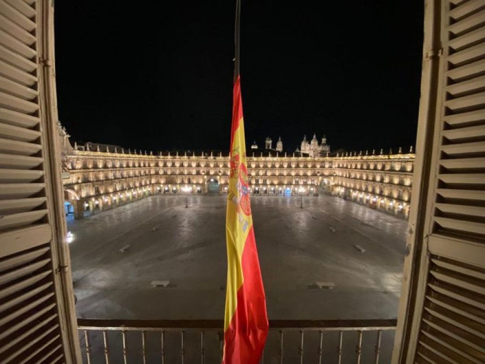 Plaza Mayor vacu00eda Rubu00e9n Torres