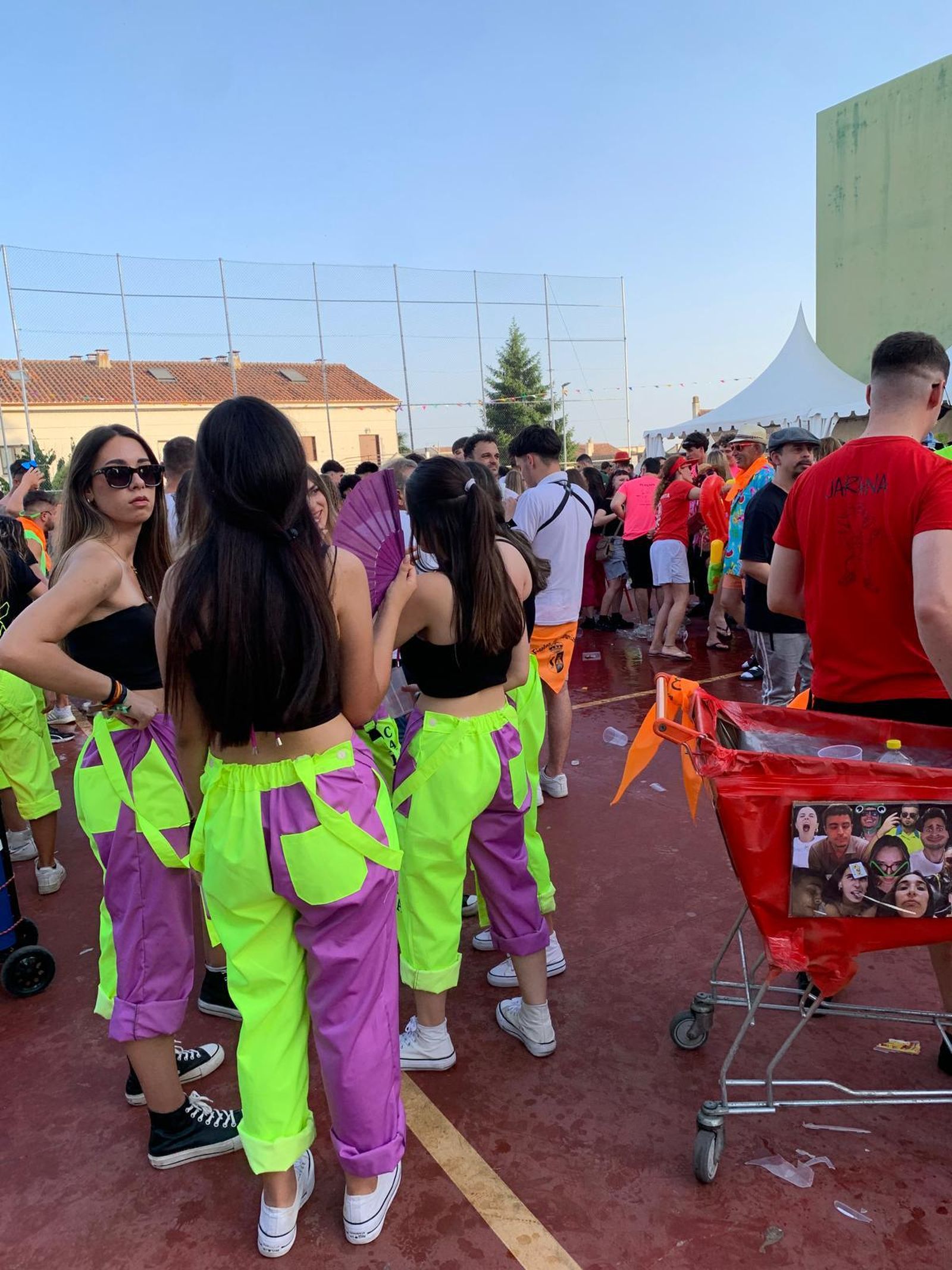 Arrancan las fiestas de Cabrerizos con su pregón y su desfile de peñas
