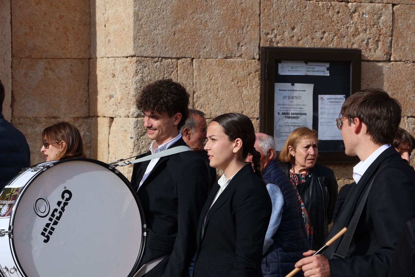 Revive las imágenes de la procesión del Santo Entierro en Fuentesaúco