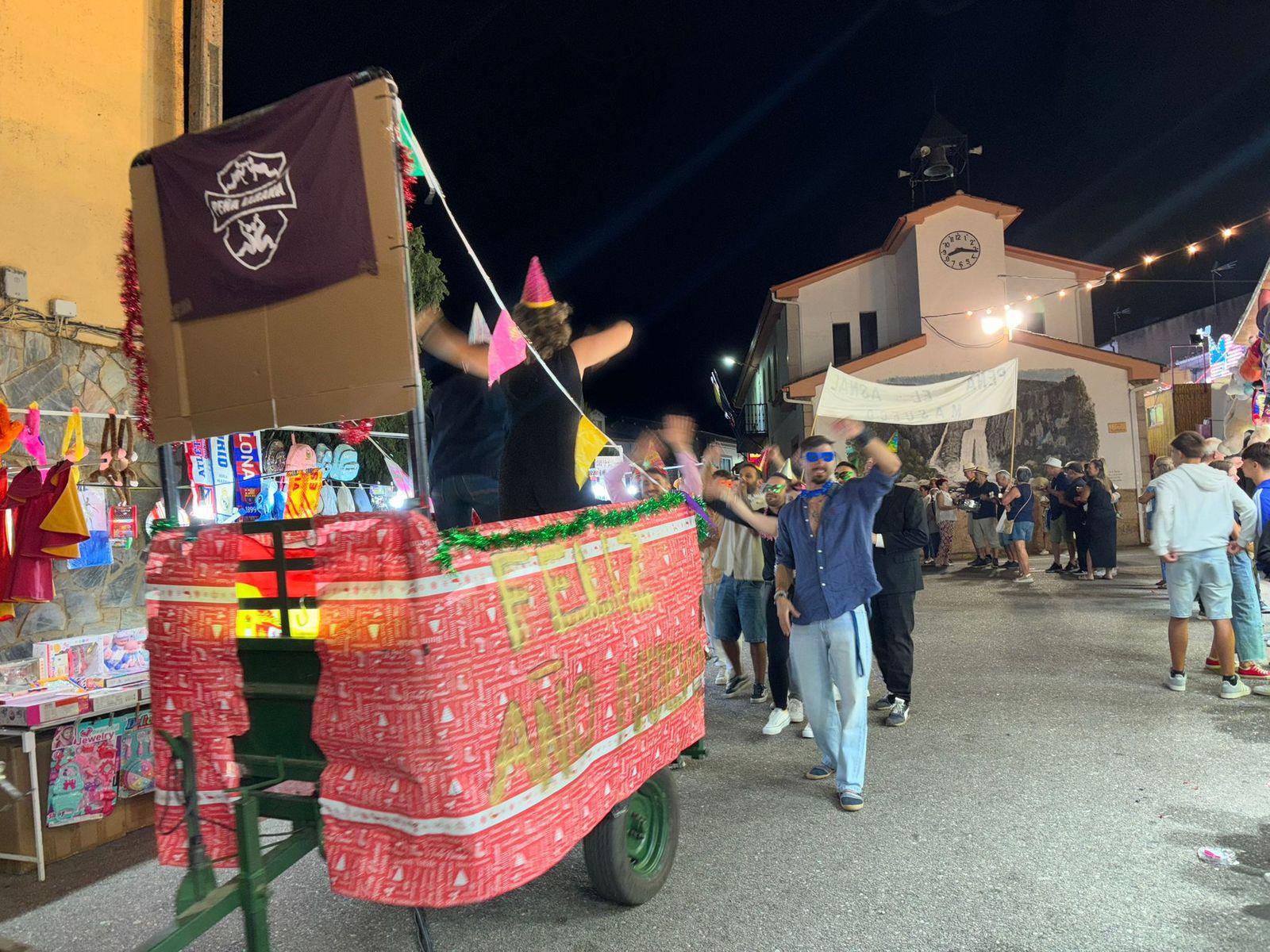 Desfile de peñas en Masueco 2025