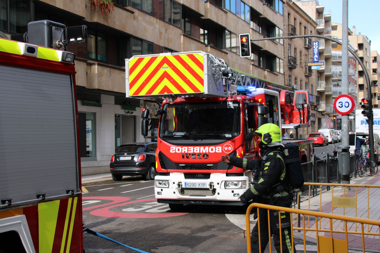 intervencion-de-bomberos-en-la-avenida-de-italia-5