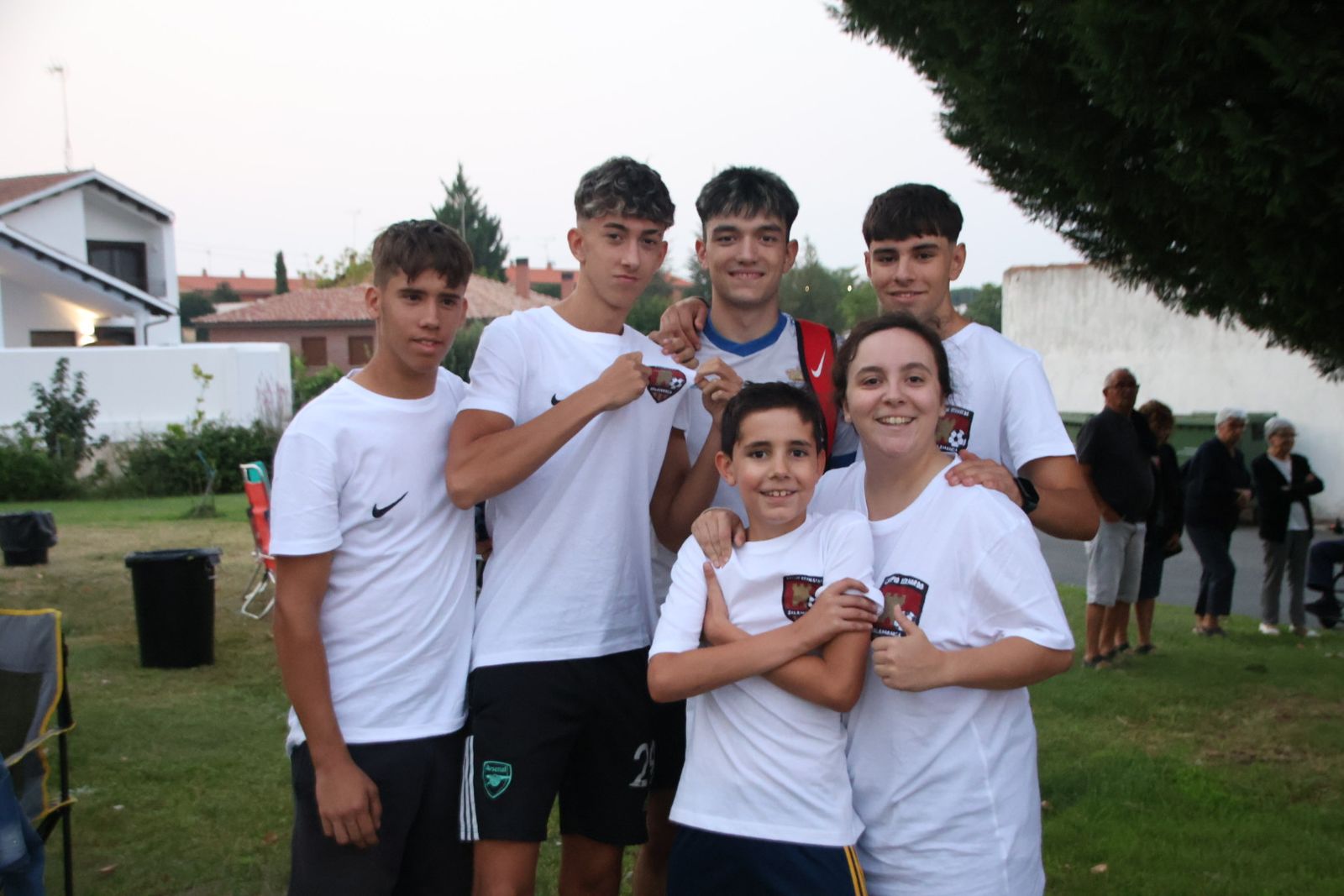Villagonzalo, cena de chichas en la pista 