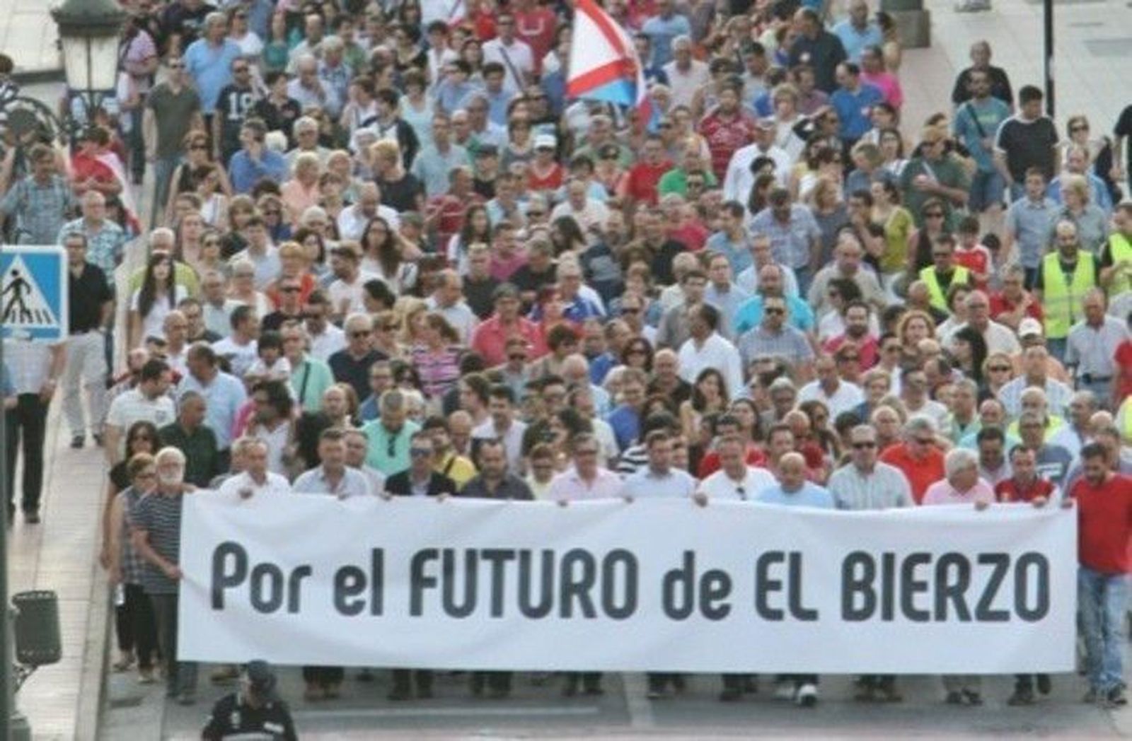 Protesta en la calle para reclamar "un futuro para el Bierzo" más allá de la minería y la energía