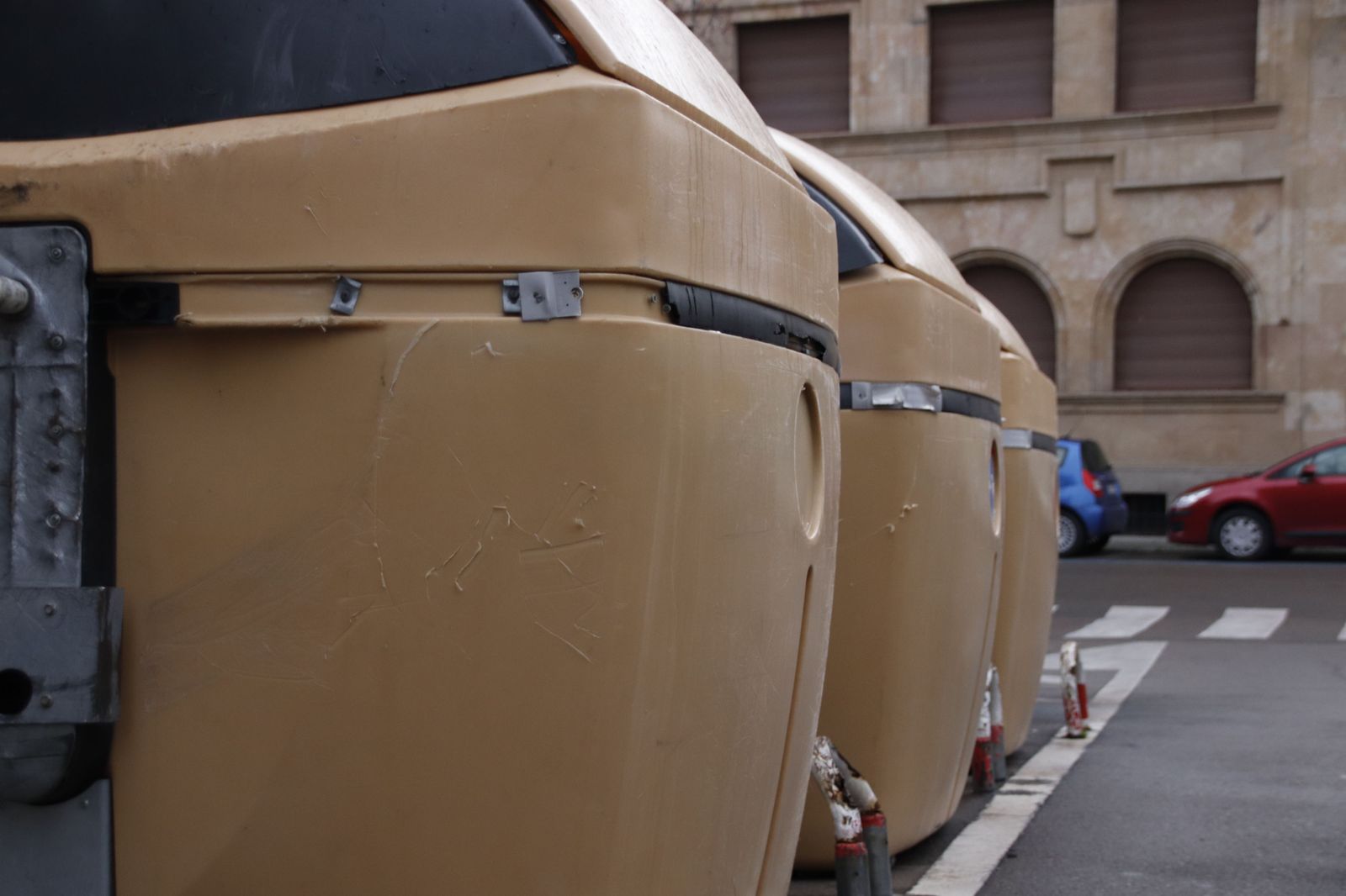 Contenedores de basura en una calle de Salamanca | Foto: S24H