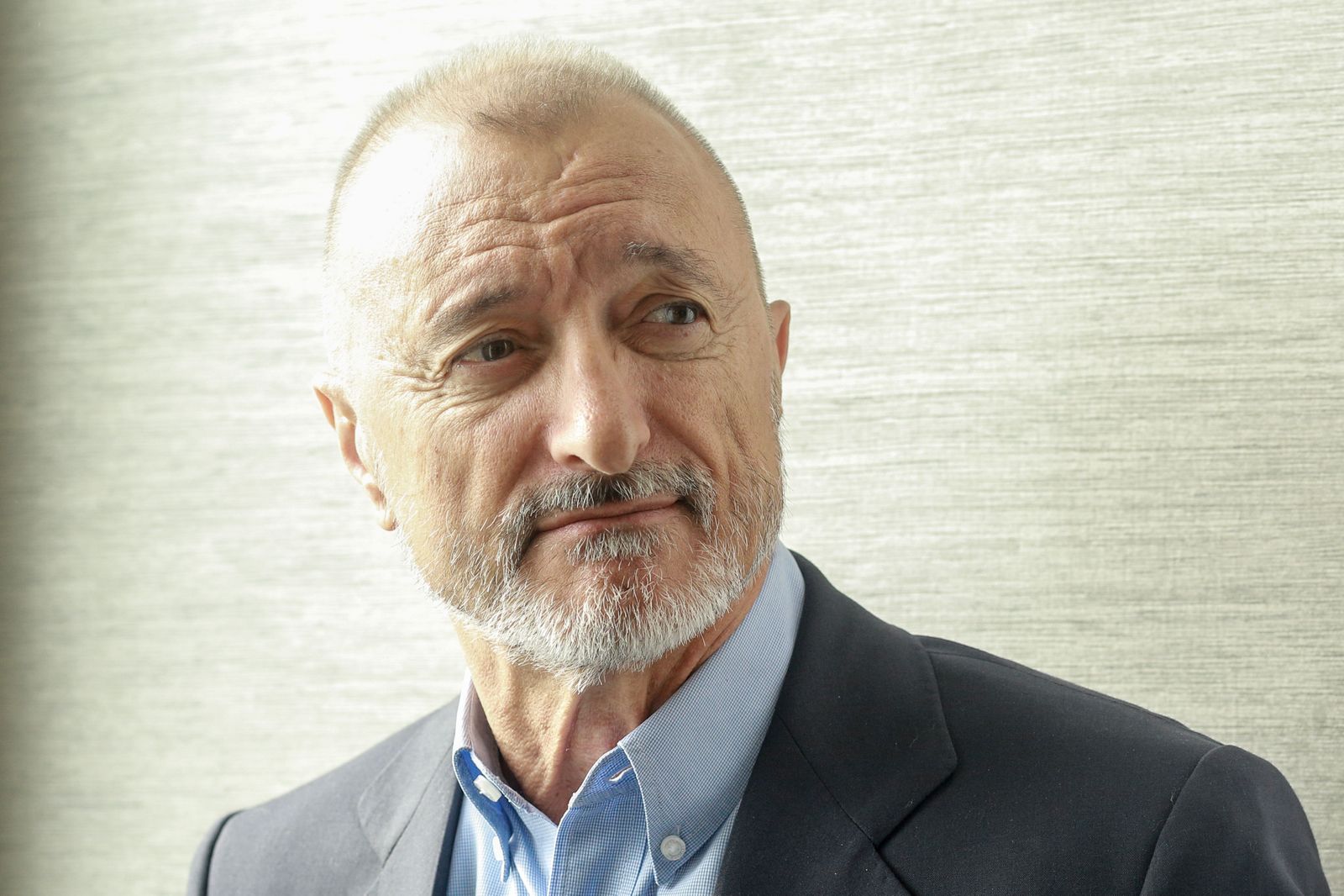 Retrato del escritor Retratos del escritor Arturo Pérez-Reverte durante una entrevista para Europa Press